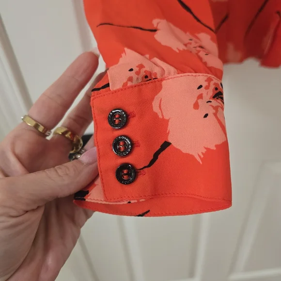 Carolina Herrera Silk Red Poppy Long Sleeve Button Down Top Size 8 - Picture 6 of 10